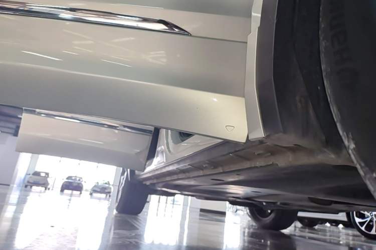 Used Volkswagen Tiguan L 2022 330TSI Automatic Two-Wheel Drive R-Line Enhanced Edition Right Side Sill