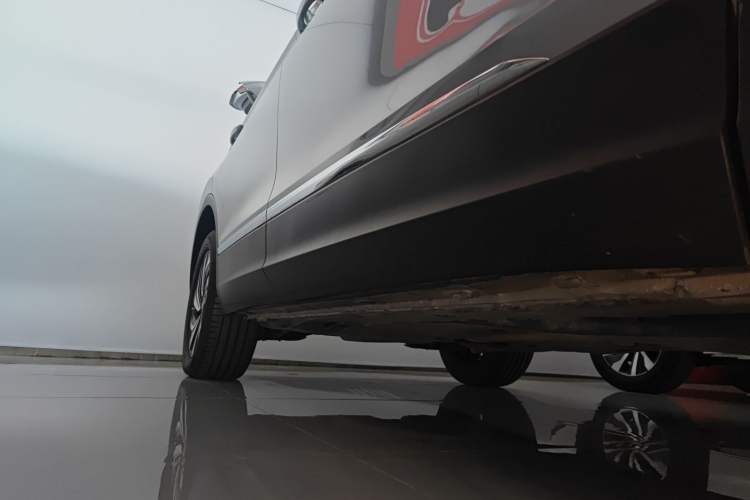 Used Volkswagen Tiguan L 2022 330TSI Automatic Two-Wheel Drive Smart Edition Right Side Sill