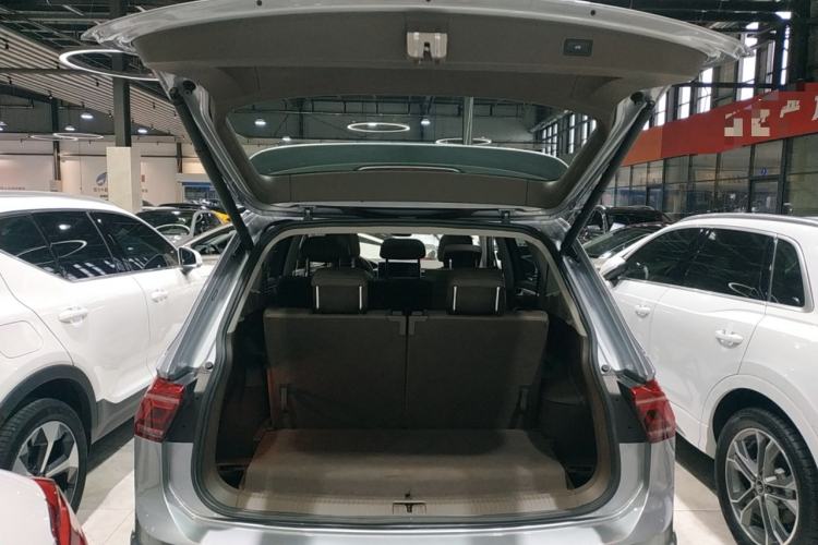 Used Volkswagen Tiguan L 2022 380TSI Automatic All-Wheel Drive R-Line Flagship 7-Seater Trunk
