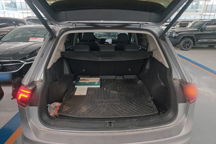 Used Volkswagen Tiguan L 2022 330TSI Automatic Two-Wheel Drive R-Line Enhanced Edition Trunk