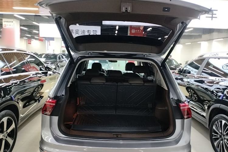 Used Volkswagen Tiguan L 2022 380TSI Automatic All-Wheel Drive R-Line Flagship 7-Seater Trunk