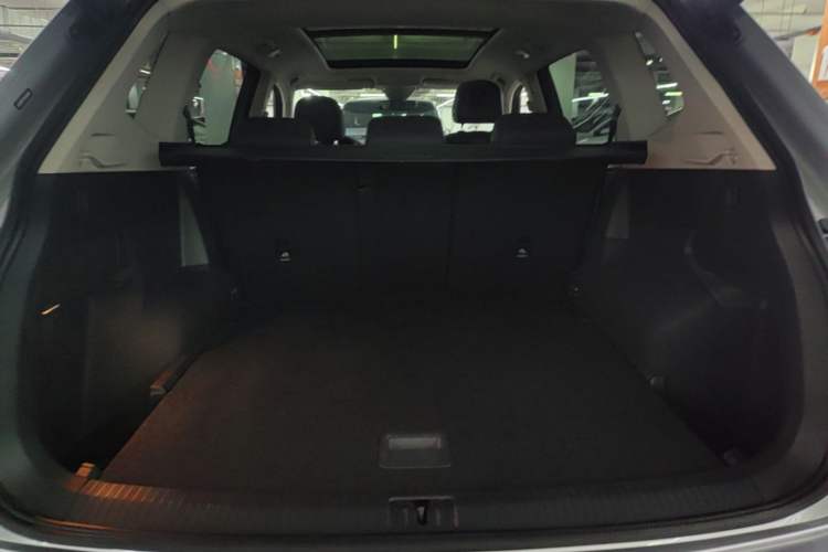 Used Volkswagen Tiguan L 2022 330TSI Automatic Two-Wheel Drive R-Line Flagship Edition Trunk