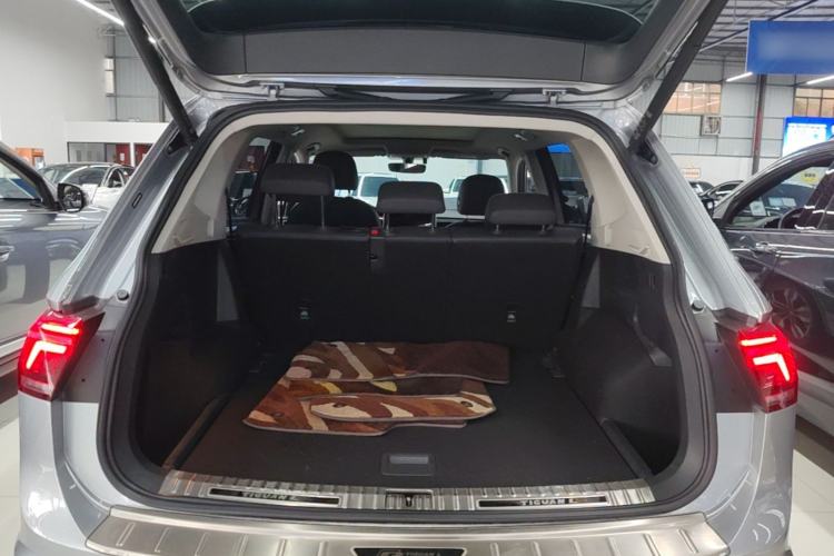 Used Volkswagen Tiguan L 2022 330TSI Automatic Two-Wheel Drive R-Line Enhanced Edition Trunk