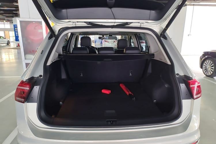 Used Volkswagen Tiguan L 2022 330TSI Automatic Two-Wheel Drive R-Line Enhanced Edition Trunk