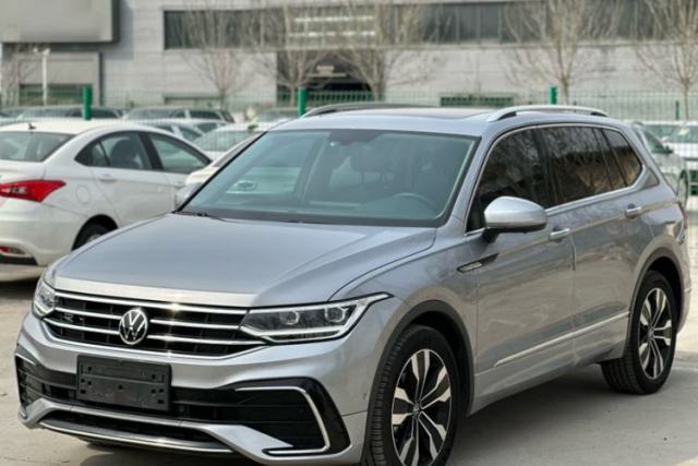 Ojetý Volkswagen Tiguan L 2022 330TSI Automatic Two-Wheel Drive R-Line Enhanced Edition