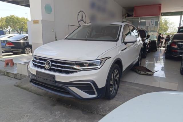 Volkswagen Tiguan L 2022 330TSI Automatic Two-Wheel Drive Comfort Edition مستعملة