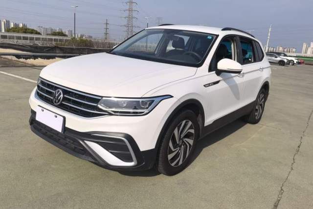 Volkswagen Tiguan L 2022 330TSI Automatic Two-Wheel Drive Comfort Edition مستعملة