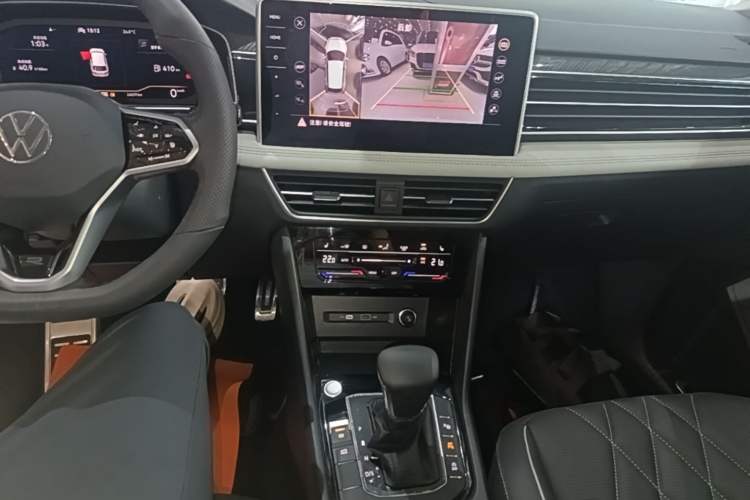 Used Volkswagen Tiguan L 2022 330TSI Automatic Two-Wheel Drive R-Line Enhanced Edition Audio And AC Panel