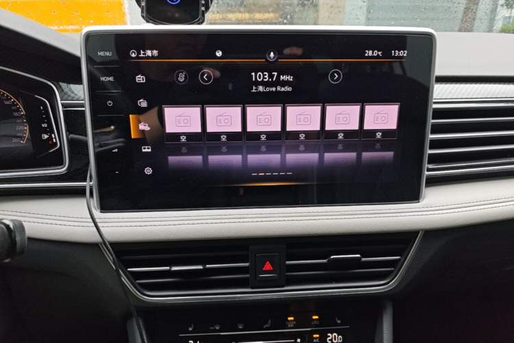 Used Volkswagen Tiguan L 2022 330TSI Automatic Two-Wheel Drive R-Line Enhanced Edition Audio And AC Panel