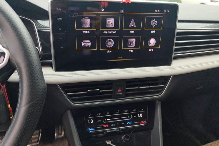 Used Volkswagen Tiguan L 2022 330TSI Automatic Two-Wheel Drive R-Line Enhanced Edition Audio And AC Panel