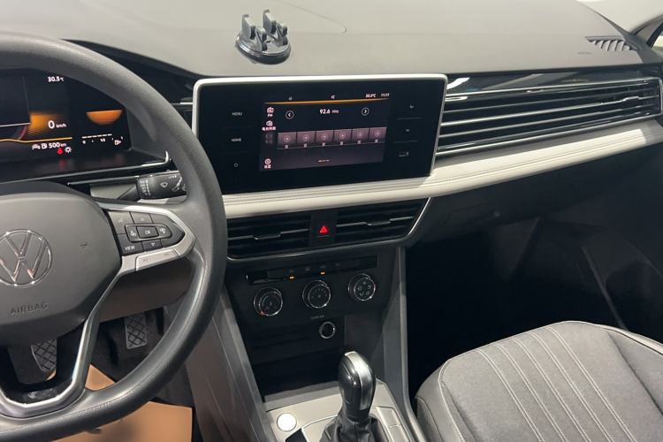 Used Volkswagen Tiguan L 2022 330TSI Automatic Two-Wheel Drive Comfort Edition Audio And AC Panel