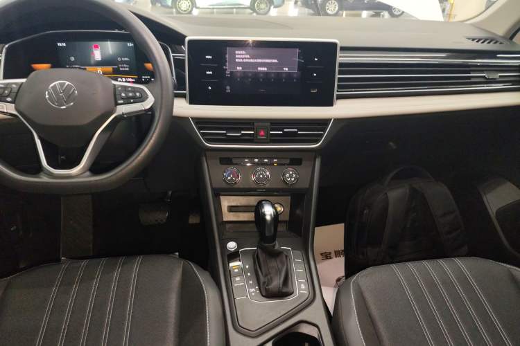 Used Volkswagen Tiguan L 2022 330TSI Automatic Two-Wheel Drive Comfort Edition Audio And AC Panel