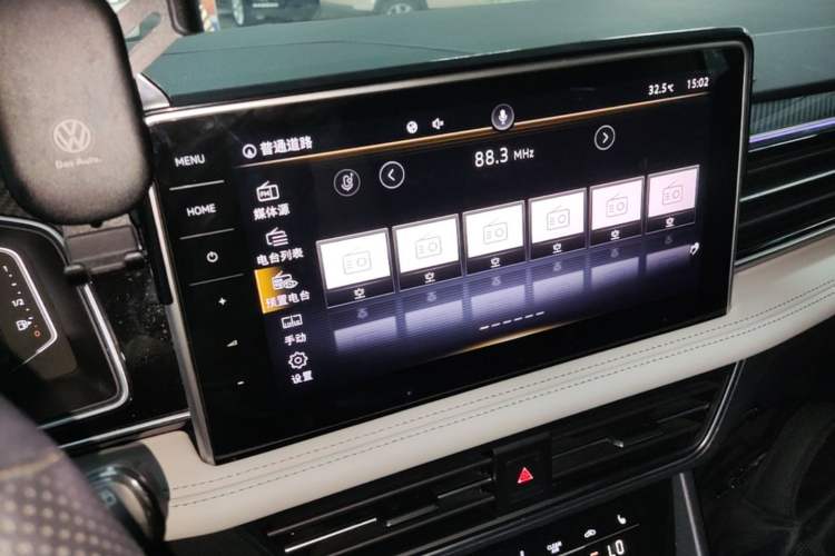 Used Volkswagen Tiguan L 2022 330TSI Automatic Two-Wheel Drive R-Line Enhanced Edition Audio And AC Panel