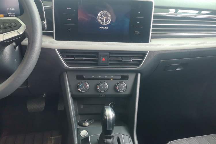 Used Volkswagen Tiguan L 2022 330TSI Automatic Two-Wheel Drive Comfort Edition Audio And AC Panel