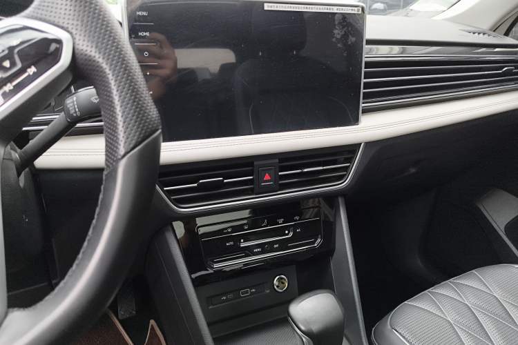 Used Volkswagen Tiguan L 2022 330TSI Automatic Two-Wheel Drive Smart Edition Audio And AC Panel