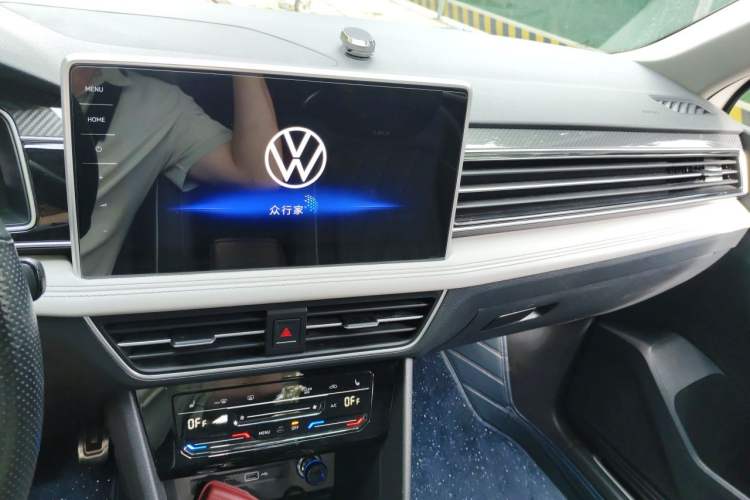 Used Volkswagen Tiguan L 2022 330TSI Automatic Two-Wheel Drive R-Line Enhanced Edition Audio And AC Panel