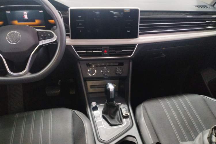 Used Volkswagen Tiguan L 2022 330TSI Automatic Two-Wheel Drive Comfort Edition Audio And AC Panel