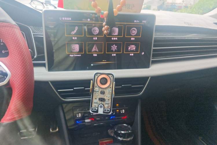 Used Volkswagen Tiguan L 2022 330TSI Automatic Two-Wheel Drive R-Line Enhanced Edition Audio And AC Panel