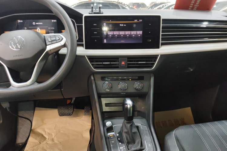 Used Volkswagen Tiguan L 2022 330TSI Automatic Two-Wheel Drive Comfort Edition Audio And AC Panel