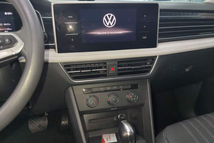 Used Volkswagen Tiguan L 2022 330TSI Automatic Two-Wheel Drive Comfort Edition Audio And AC Panel