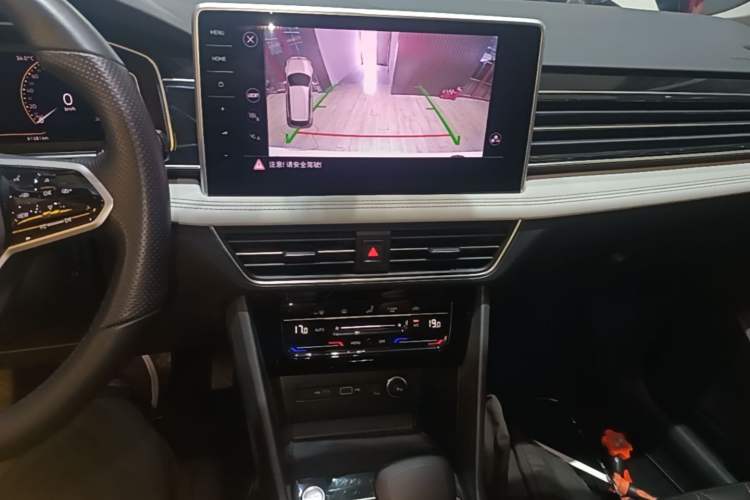 Used Volkswagen Tiguan L 2022 330TSI Automatic Two-Wheel Drive Smart Edition Audio And AC Panel