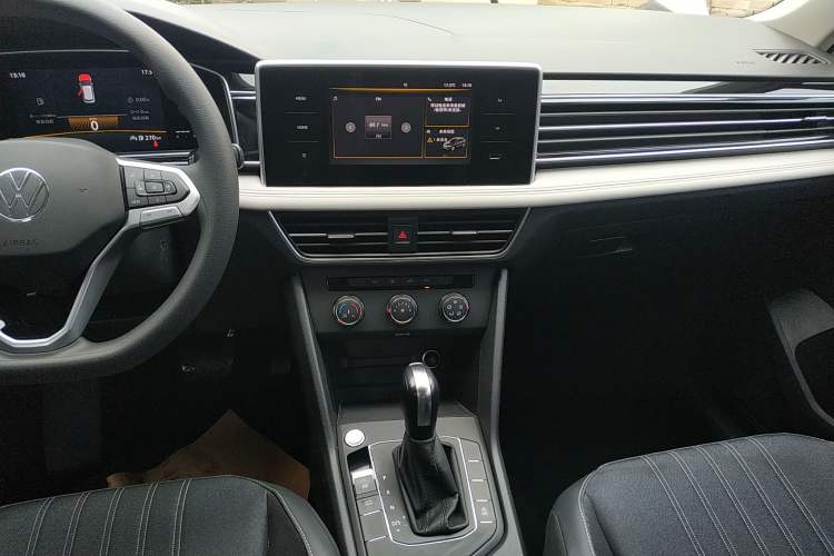 Used Volkswagen Tiguan L 2022 330TSI Automatic Two-Wheel Drive Comfort Edition Audio And AC Panel