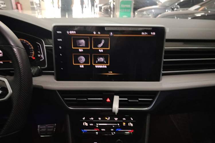 Used Volkswagen Tiguan L 2022 330TSI Automatic Two-Wheel Drive R-Line Enhanced Edition Audio And AC Panel