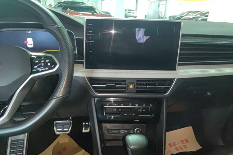 Used Volkswagen Tiguan L 2022 330TSI Automatic Two-Wheel Drive R-Line Enhanced Edition Audio And AC Panel