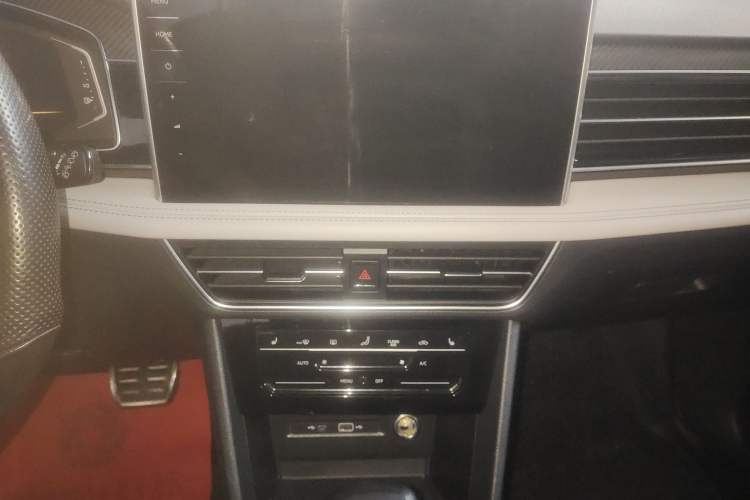 Used Volkswagen Tiguan L 2022 330TSI Automatic Two-Wheel Drive R-Line Enhanced Edition Audio And AC Panel