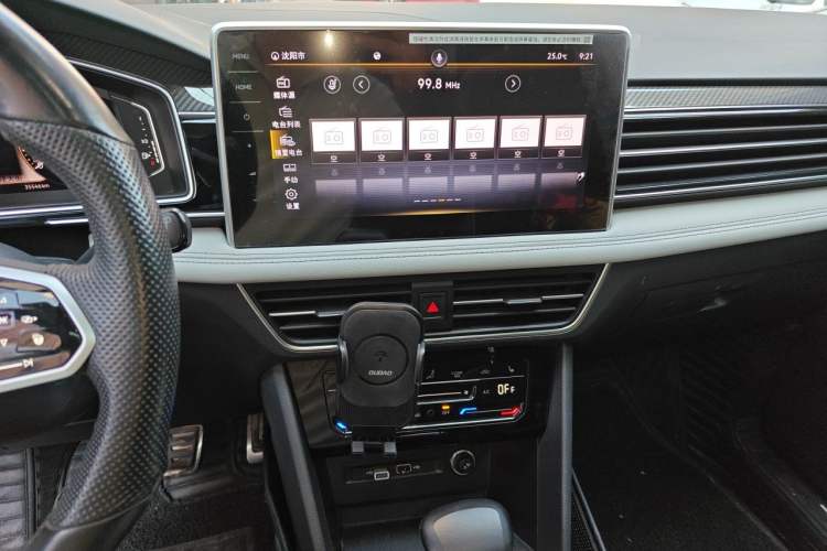 Used Volkswagen Tiguan L 2022 330TSI Automatic Two-Wheel Drive R-Line Enhanced Edition Audio And AC Panel