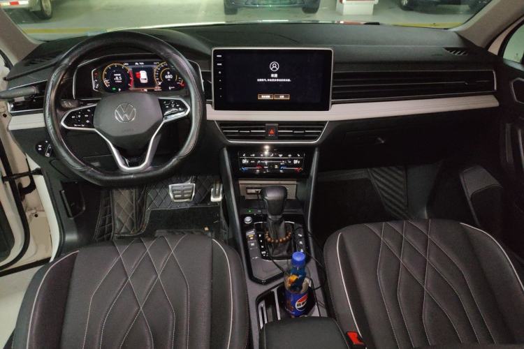 Used Volkswagen Tiguan L 2022 330TSI Automatic Two-Wheel Drive R-Line Enhanced Edition Center Console