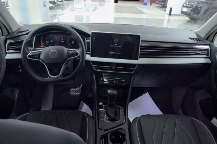 Used Volkswagen Tiguan L 2022 330TSI Automatic Two-Wheel Drive Smart Edition Center Console
