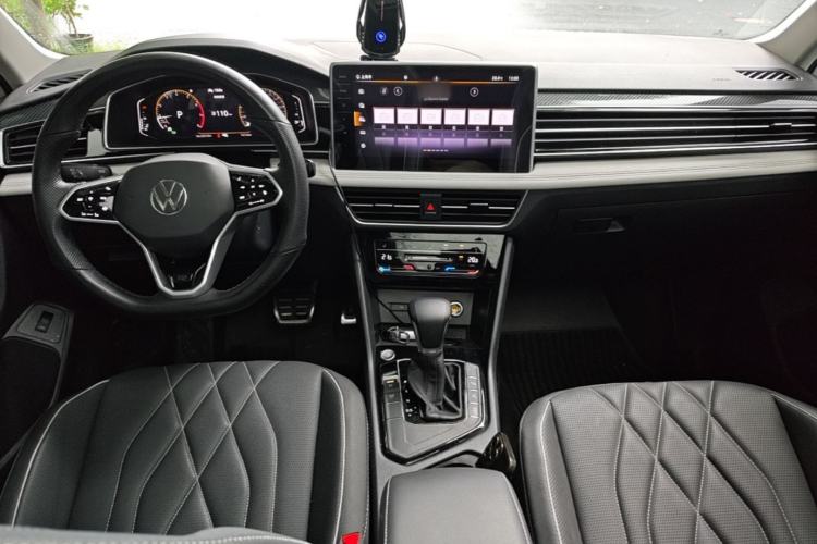 Used Volkswagen Tiguan L 2022 330TSI Automatic Two-Wheel Drive R-Line Enhanced Edition Center Console