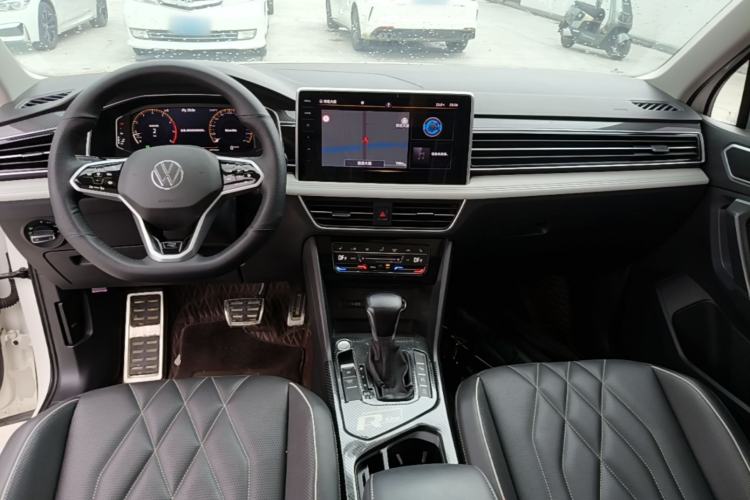 Used Volkswagen Tiguan L 2022 330TSI Automatic Two-Wheel Drive R-Line Enhanced Edition Center Console