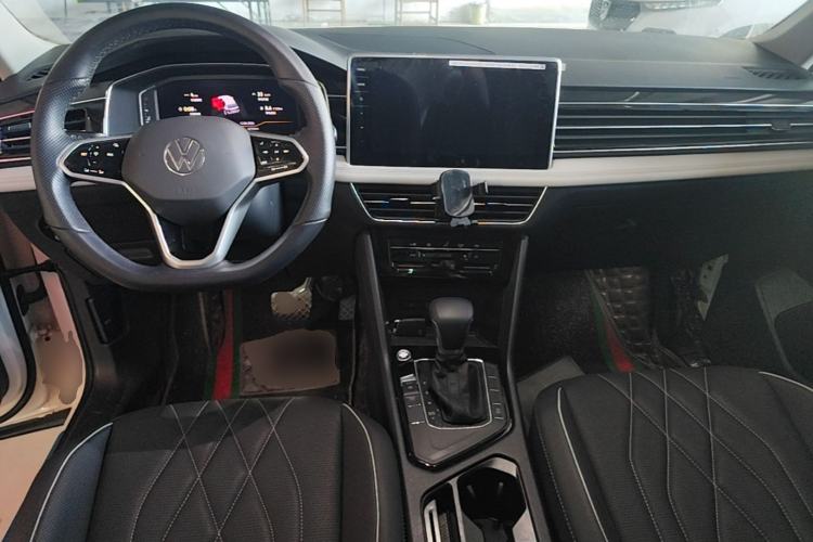 Used Volkswagen Tiguan L 2022 330TSI Automatic Two-Wheel Drive Smart Edition Center Console