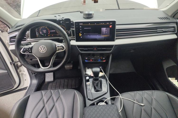 Used Volkswagen Tiguan L 2022 330TSI Automatic Two-Wheel Drive Smart Edition Center Console