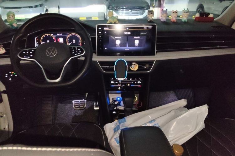 Used Volkswagen Tiguan L 2022 330TSI Automatic Two-Wheel Drive R-Line Enhanced Edition Center Console