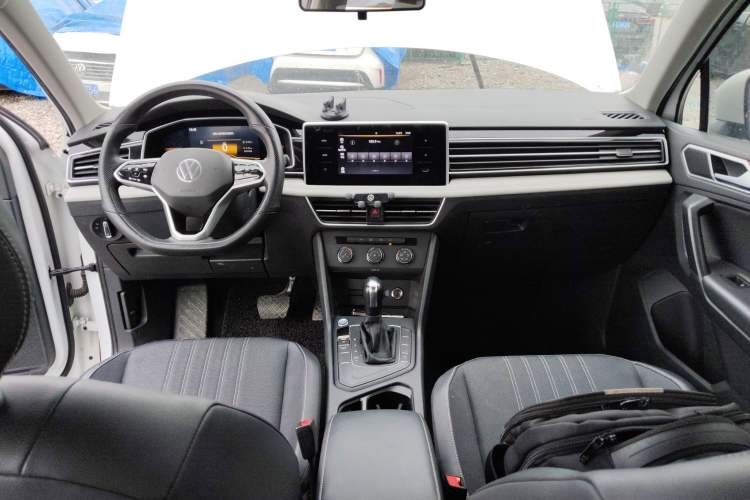 Used Volkswagen Tiguan L 2022 330TSI Automatic Two-Wheel Drive Comfort Edition Center Console