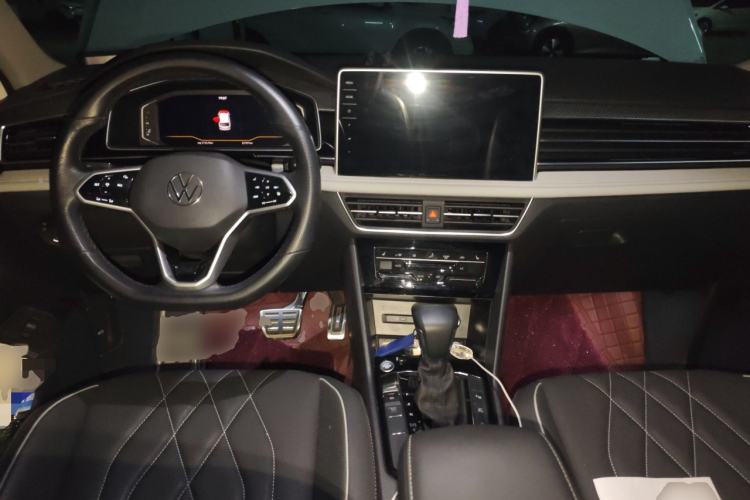Used Volkswagen Tiguan L 2022 330TSI Automatic Two-Wheel Drive R-Line Enhanced Edition Center Console