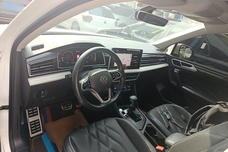 Used Volkswagen Tiguan L 2022 330TSI Automatic Two-Wheel Drive R-Line Enhanced Edition Center Console