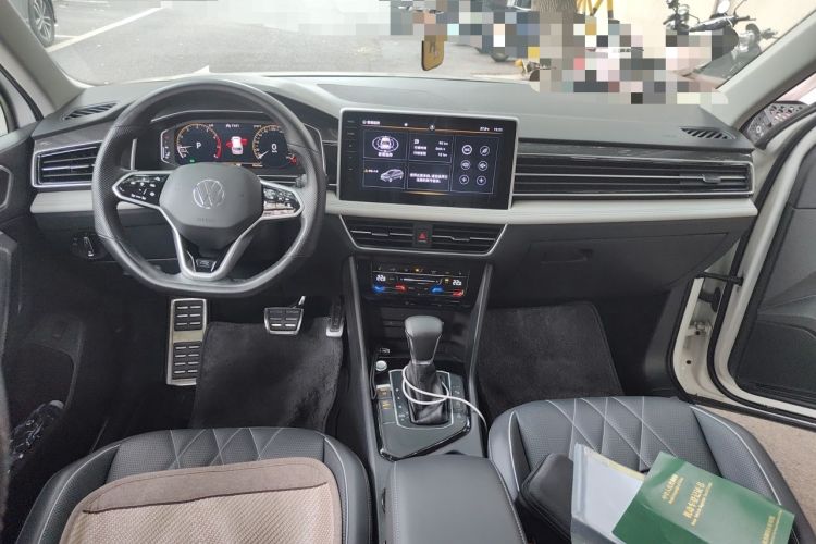 Used Volkswagen Tiguan L 2022 330TSI Automatic Two-Wheel Drive R-Line Enhanced Edition Center Console