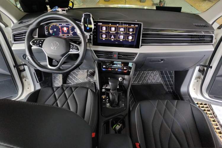Used Volkswagen Tiguan L 2022 330TSI Automatic Two-Wheel Drive Smart Edition Center Console
