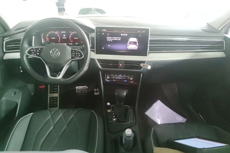 Used Volkswagen Tiguan L 2022 330TSI Automatic Two-Wheel Drive R-Line Enhanced Edition Center Console