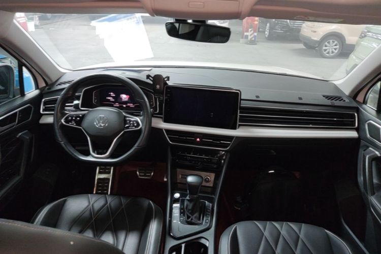 Used Volkswagen Tiguan L 2022 330TSI Automatic Two-Wheel Drive R-Line Enhanced Edition Center Console