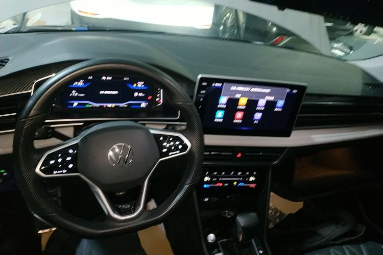 Used Volkswagen Tiguan L 2022 330TSI Automatic Two-Wheel Drive R-Line Enhanced Edition Center Console