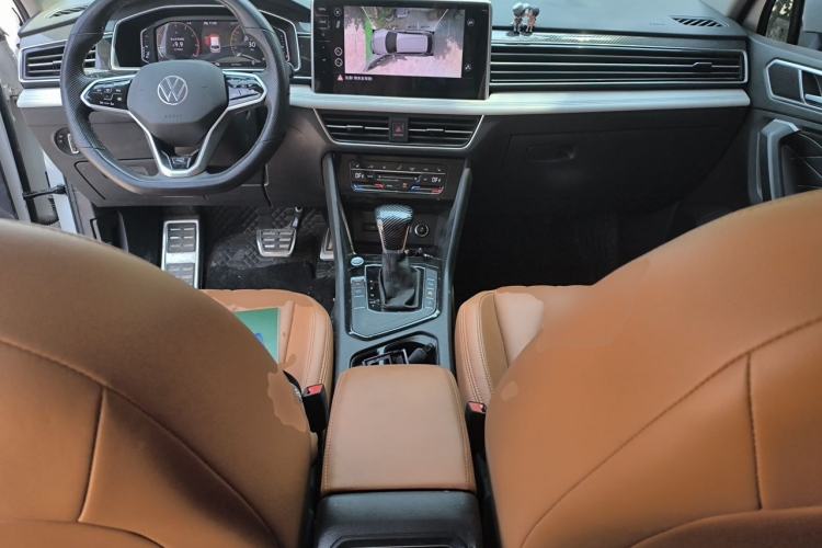 Used Volkswagen Tiguan L 2022 330TSI Automatic Two-Wheel Drive R-Line Enhanced Edition Center Console