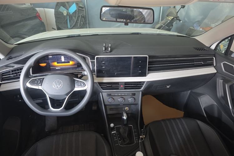 Used Volkswagen Tiguan L 2022 330TSI Automatic Two-Wheel Drive Comfort Edition Center Console