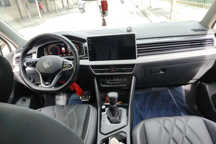 Used Volkswagen Tiguan L 2022 330TSI Automatic Two-Wheel Drive R-Line Enhanced Edition Center Console