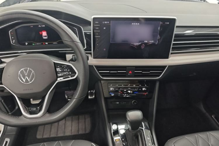 Used Volkswagen Tiguan L 2022 330TSI Automatic Two-Wheel Drive R-Line Enhanced Edition Center Console