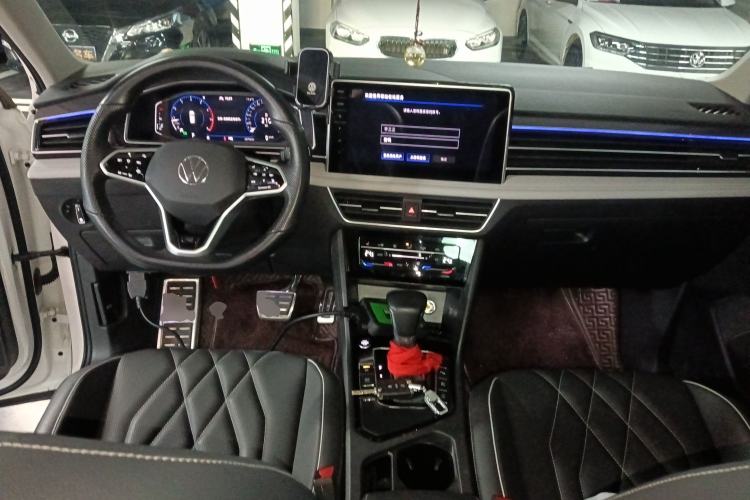 Used Volkswagen Tiguan L 2022 330TSI Automatic Two-Wheel Drive R-Line Enhanced Edition Center Console
